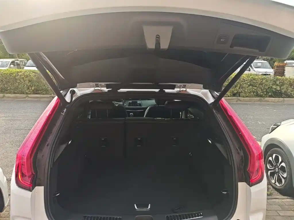 Cadillac XT4 — фото 18