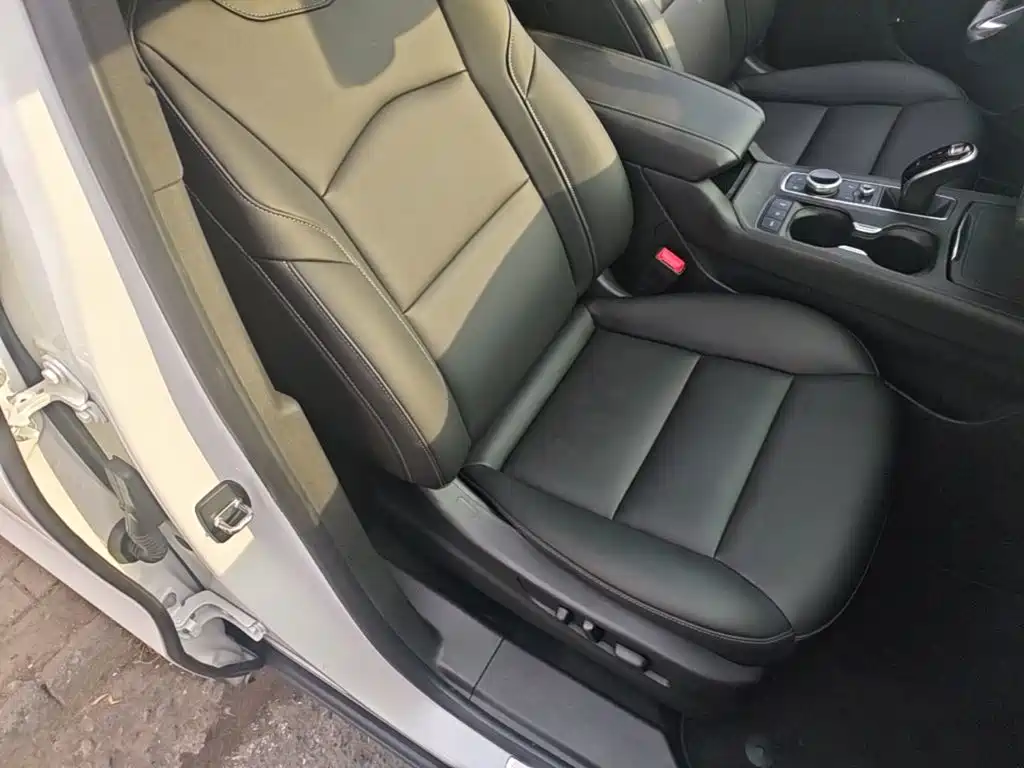 Cadillac XT4 — фото 24