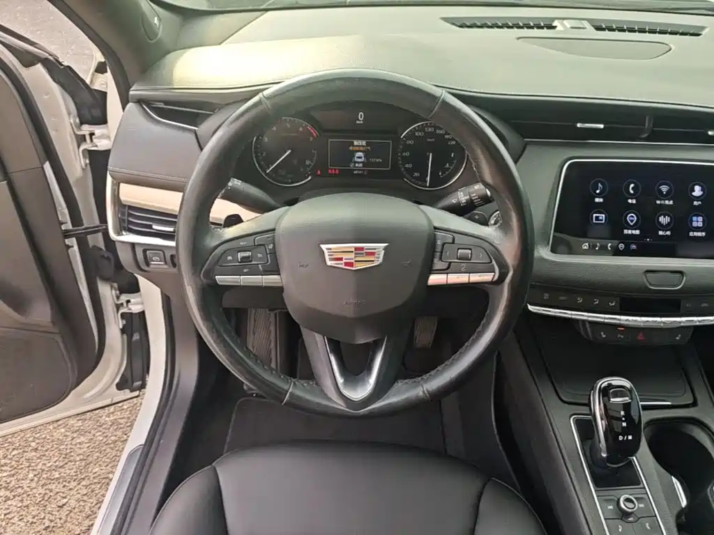 Cadillac XT4 — фото 10
