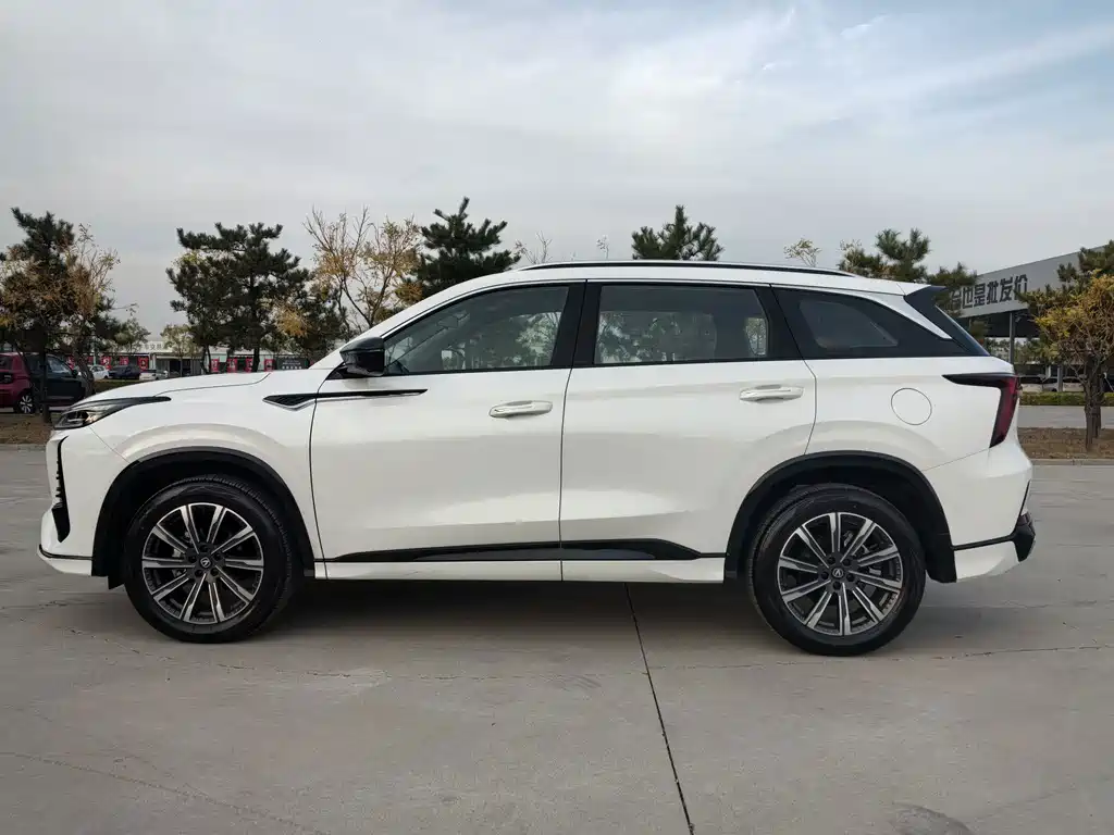 Changan CS75 PLUS — фото 2