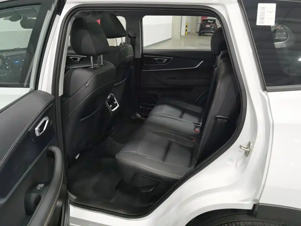 Chery Tiggo 8 — фото 15