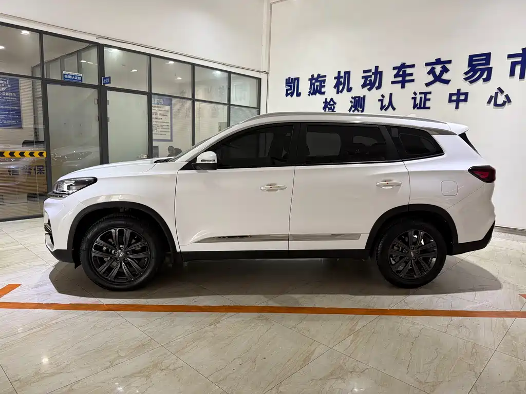 Chery Tiggo 8 — фото 7