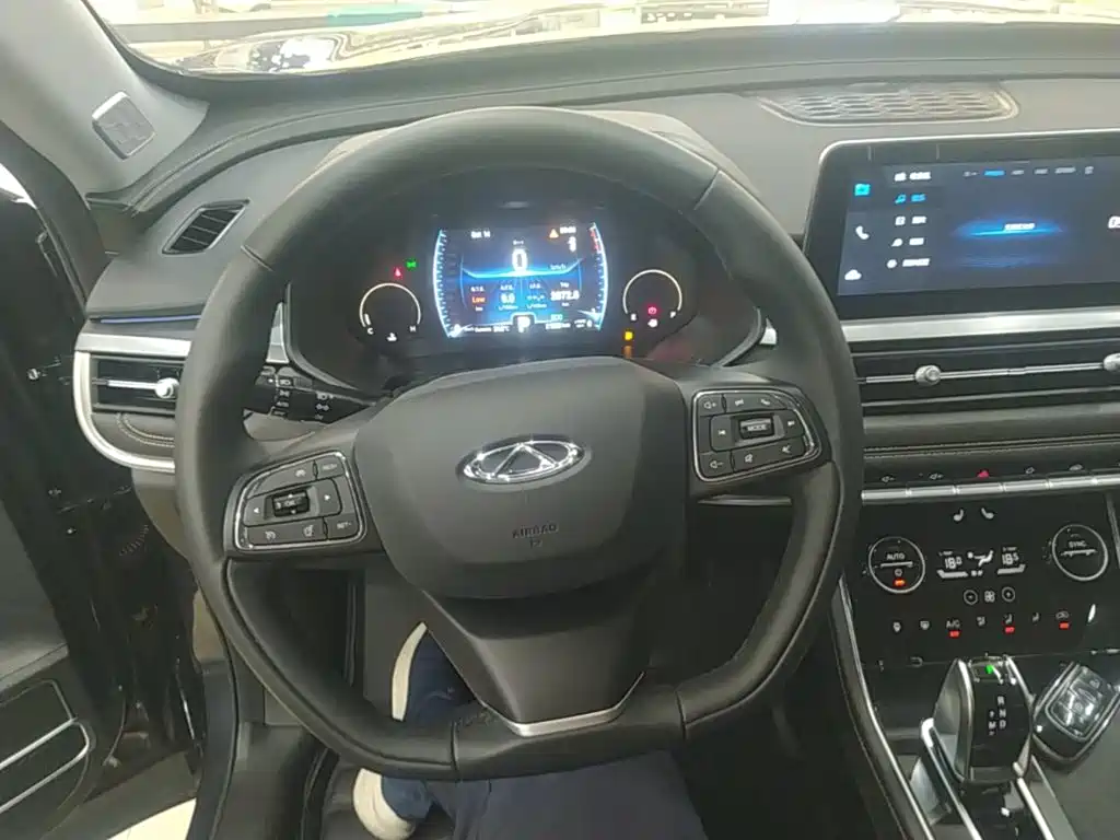 Chery Tiggo 8 — фото 10
