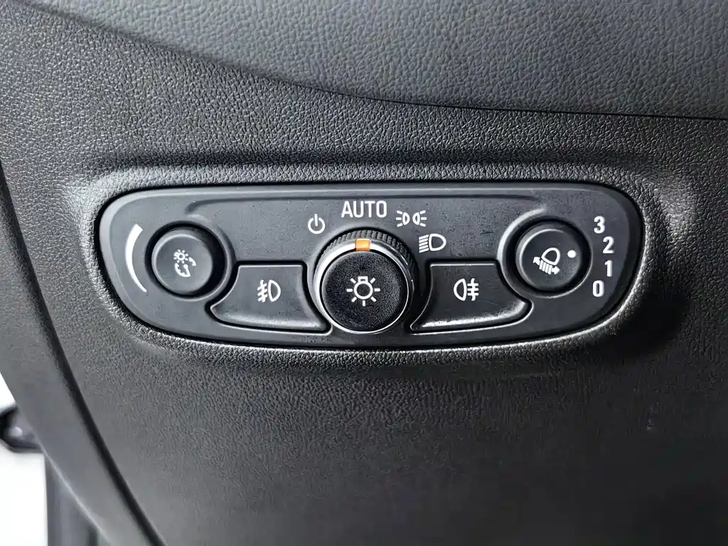 Chevrolet Equinox — фото 21