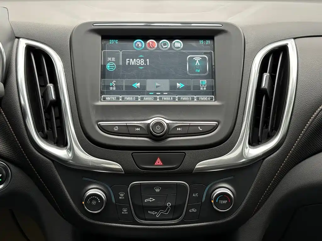 Chevrolet Equinox — фото 16