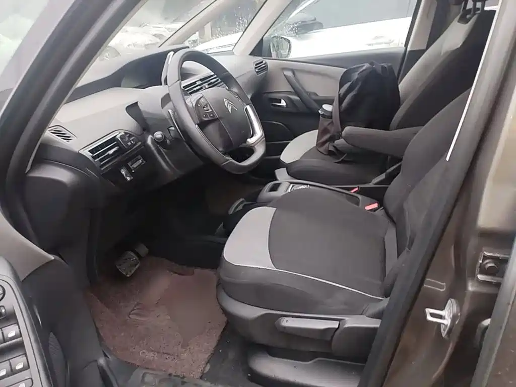 Citroen C4 Picasso — фото 14