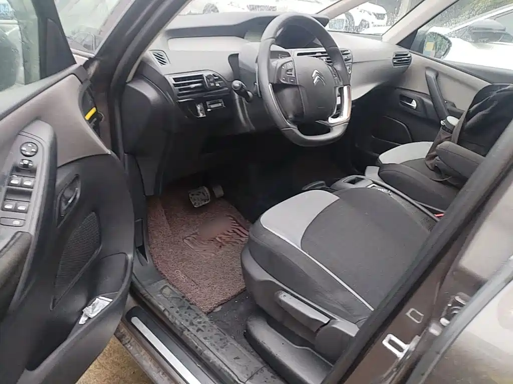 Citroen C4 Picasso — фото 15