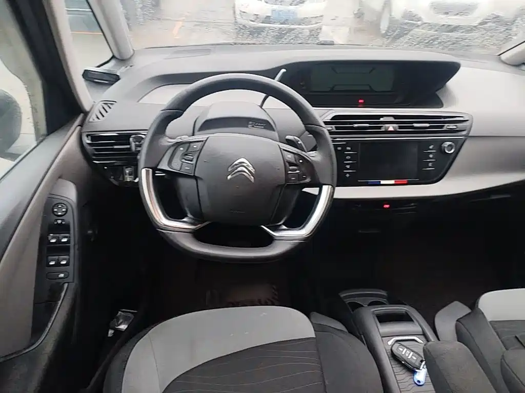 Citroen C4 Picasso — фото 10