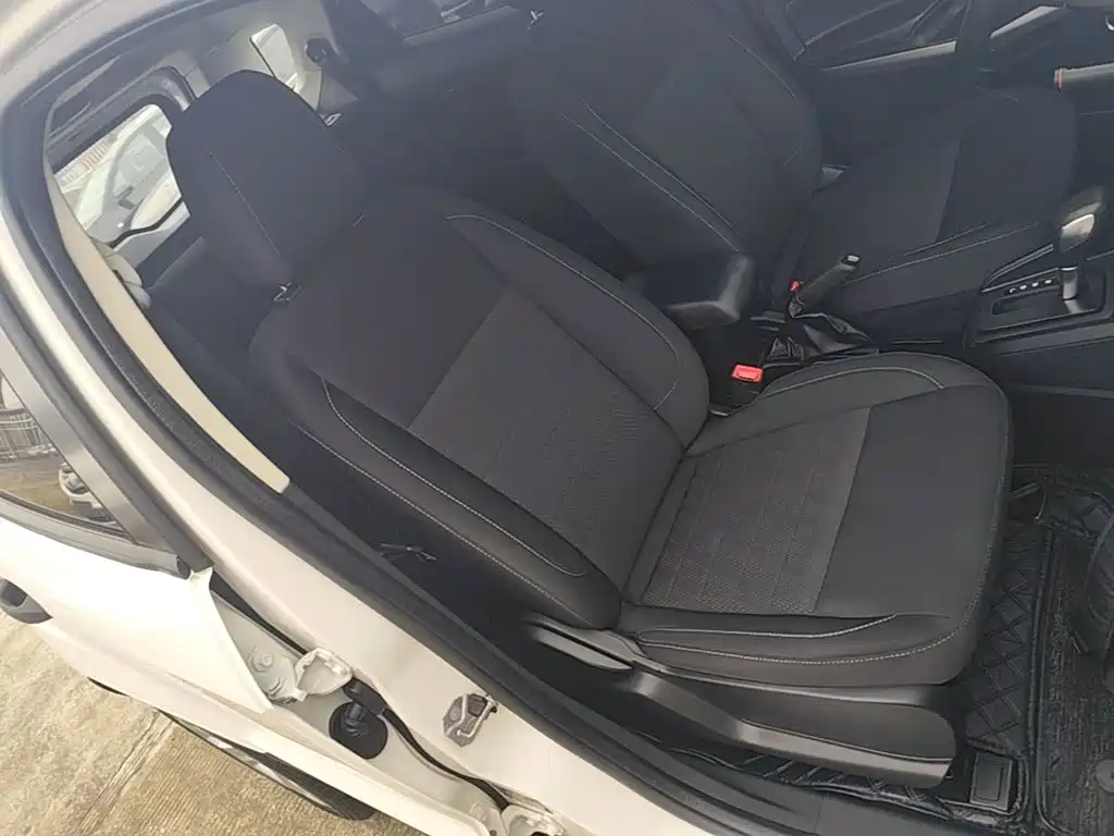 Ford Ecosport — фото 24