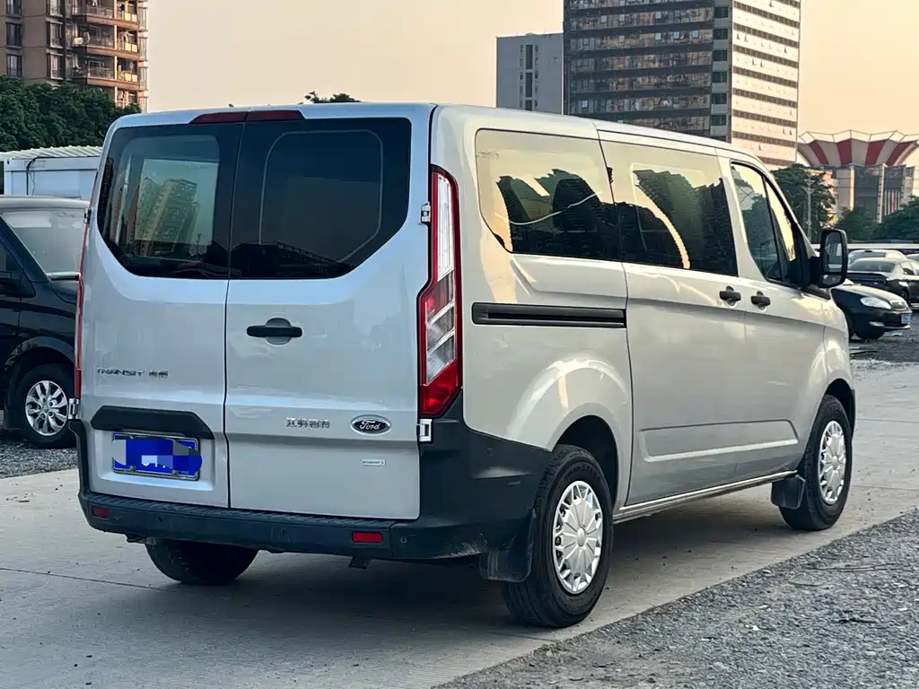 Ford Transit — фото 4