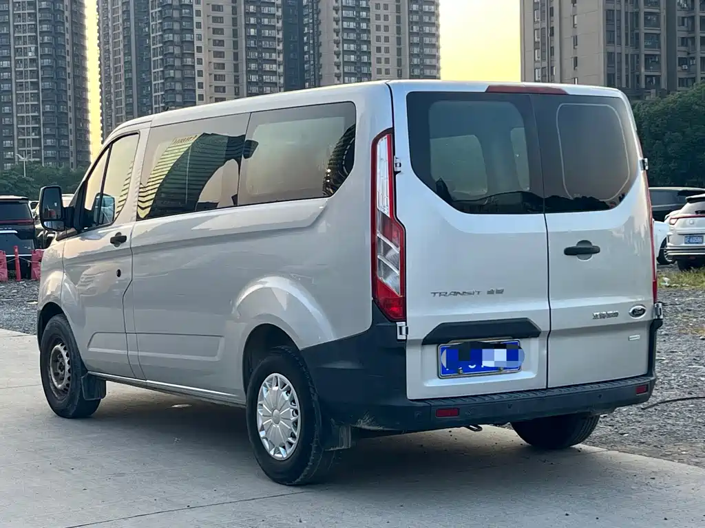 Ford Transit — фото 6