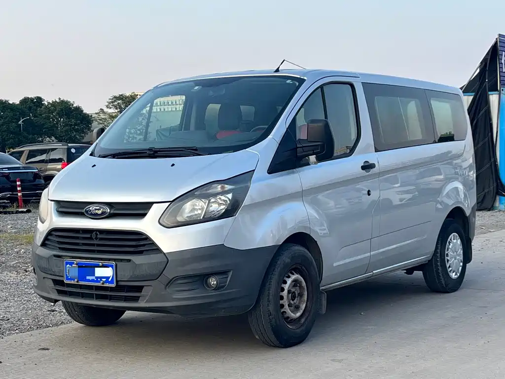Ford Transit — фото 1