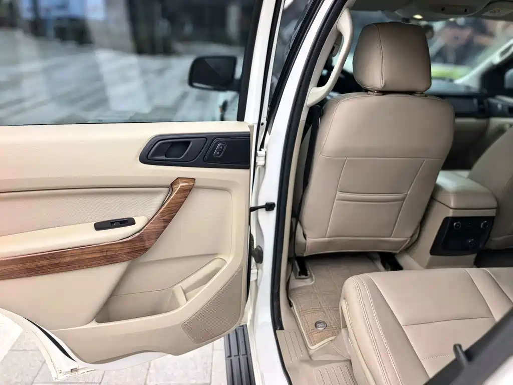 Ford Everest — фото 13