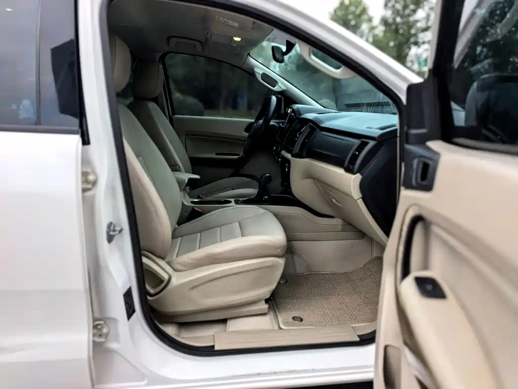 Ford Everest — фото 14