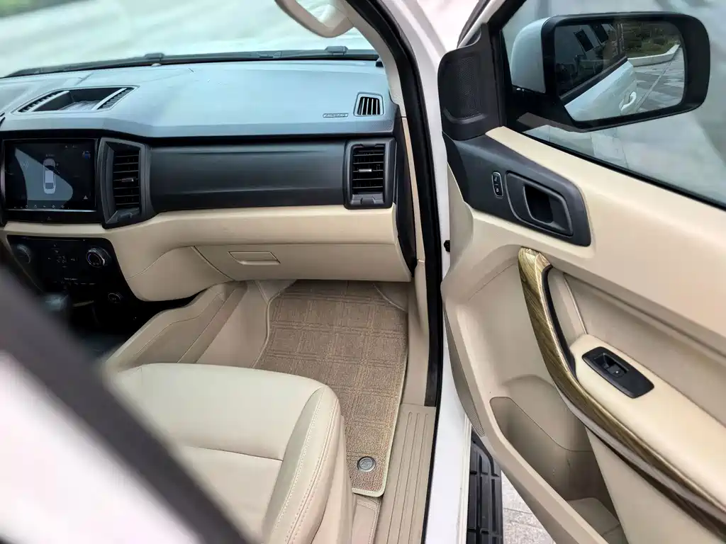 Ford Everest — фото 15