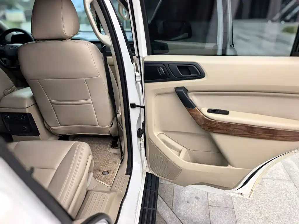 Ford Everest — фото 17