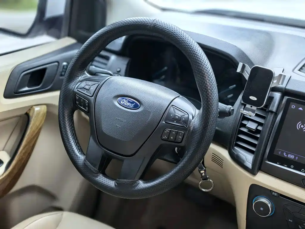 Ford Everest — фото 18