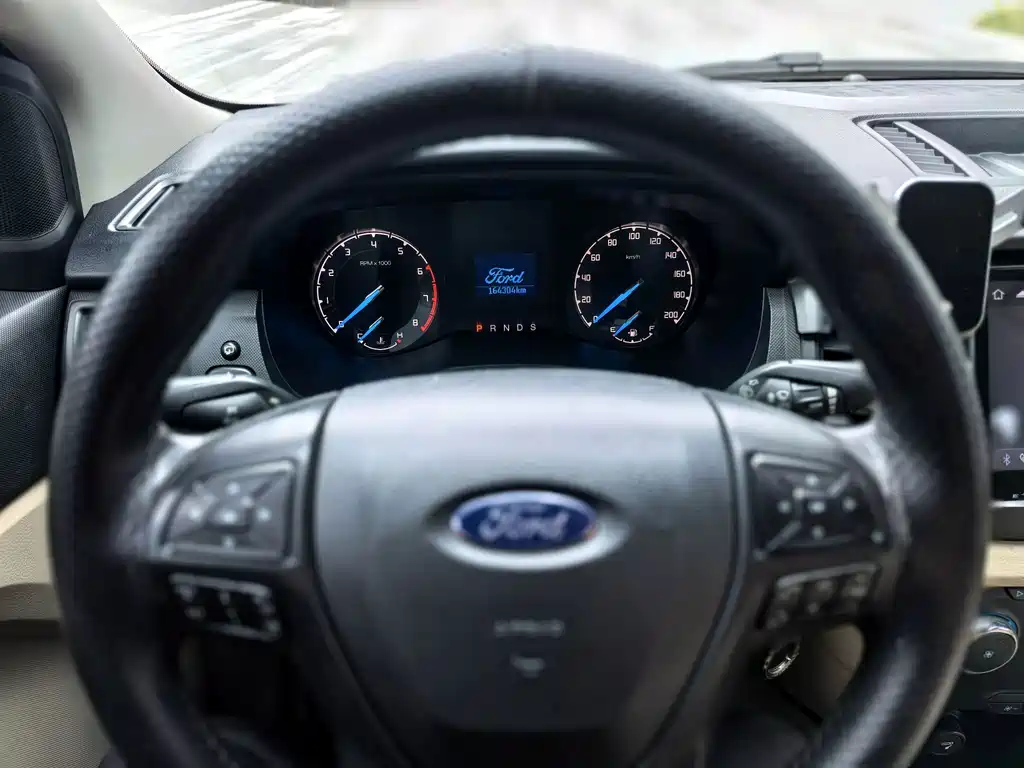 Ford Everest — фото 19