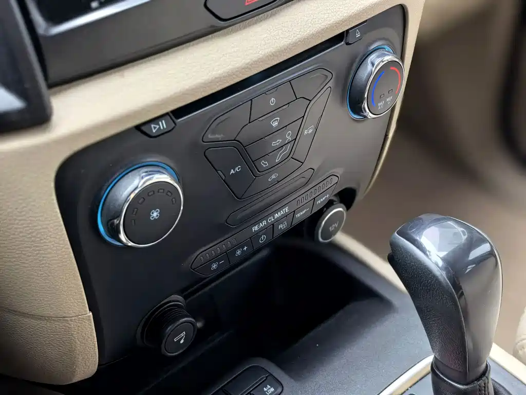 Ford Everest — фото 20