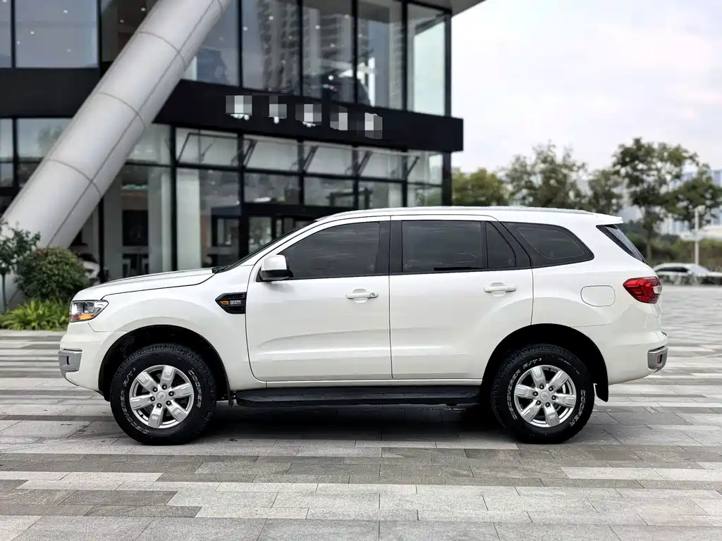 Ford Everest — фото 8