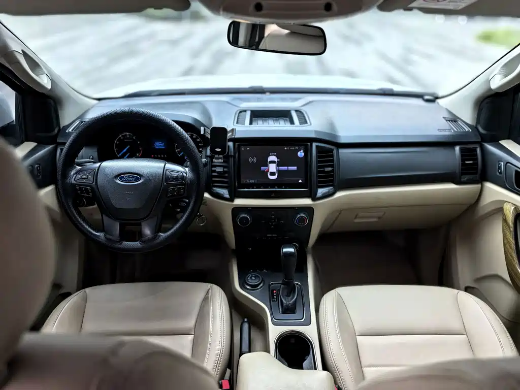 Ford Everest — фото 9