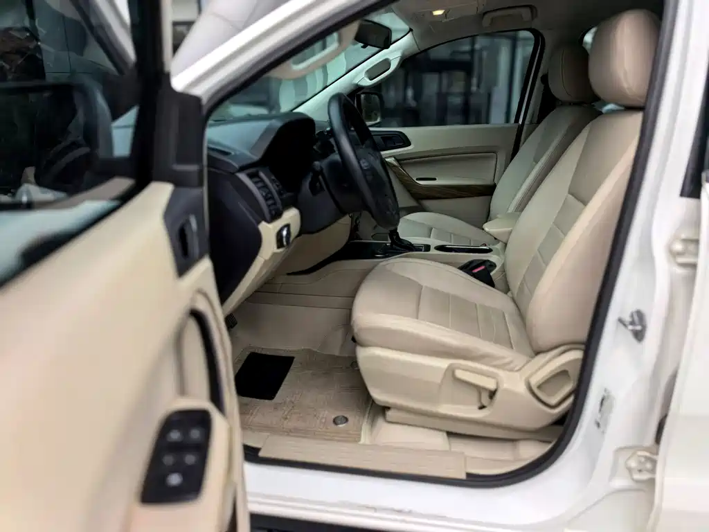 Ford Everest — фото 10