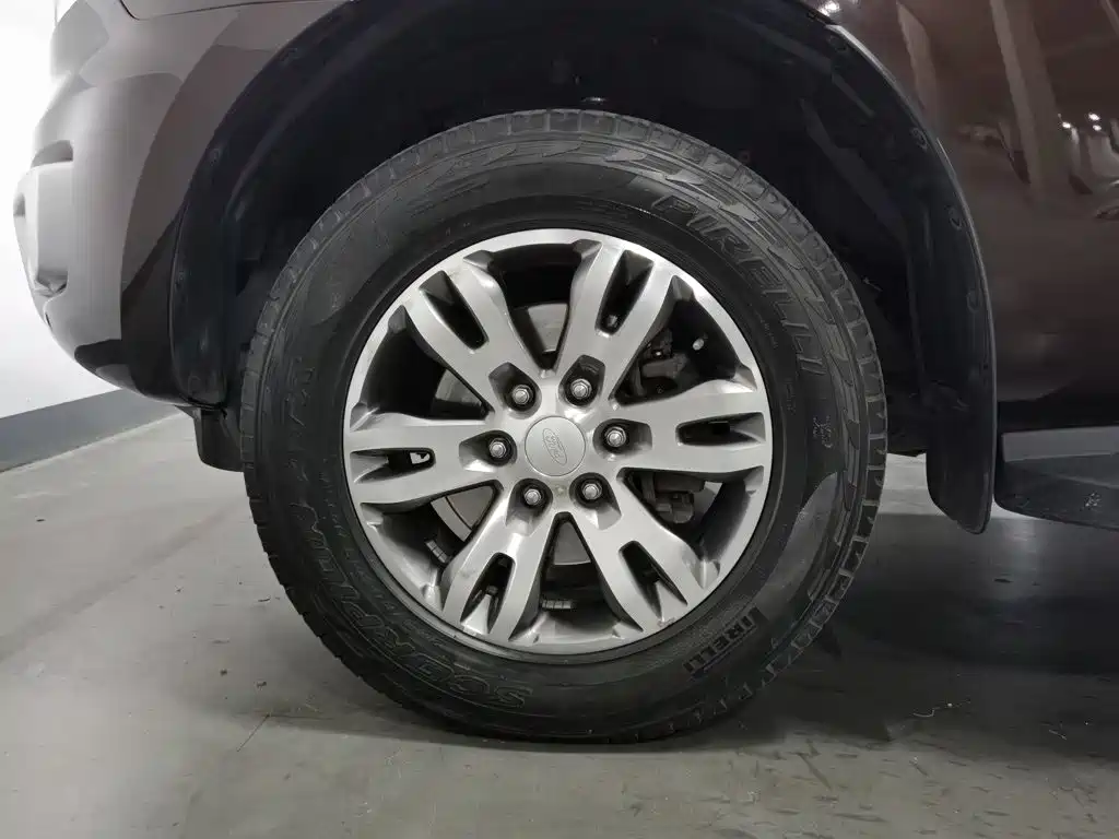 Ford Everest — фото 17