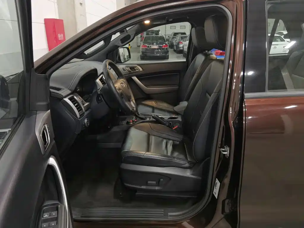 Ford Everest — фото 10