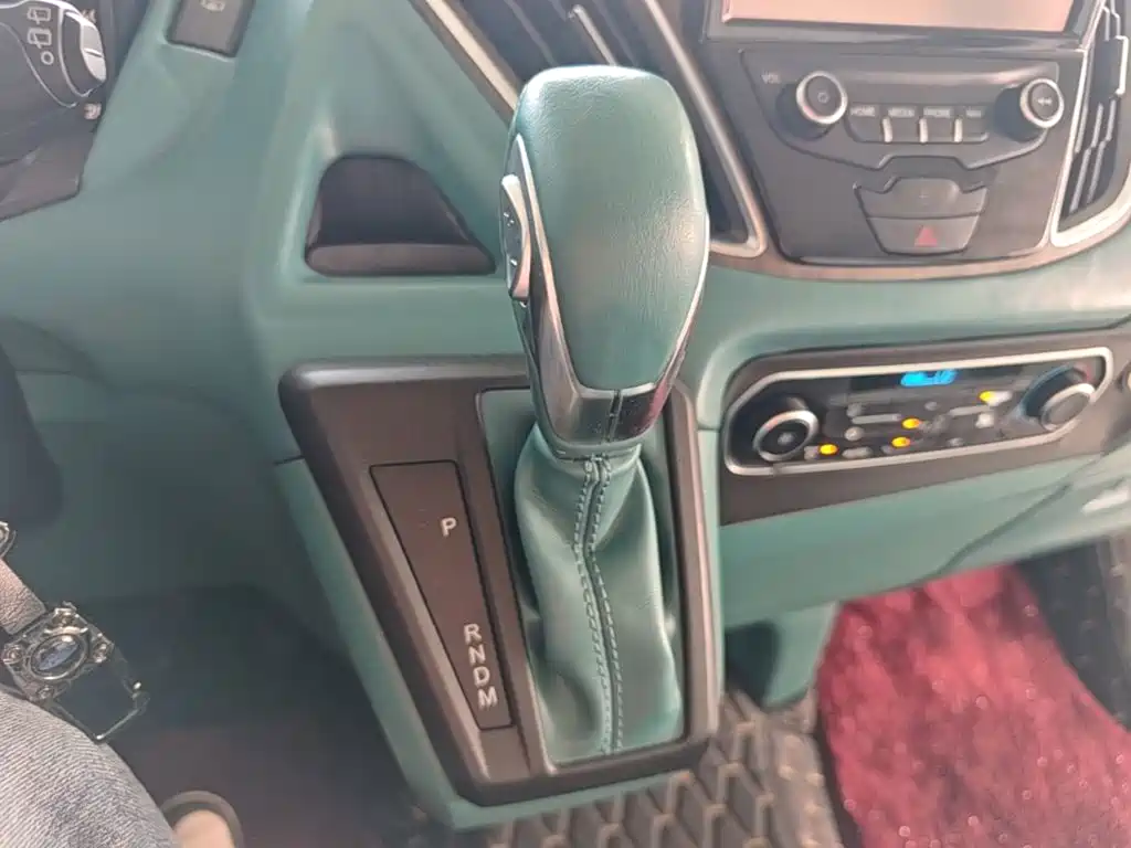 Ford Tourneo — фото 13