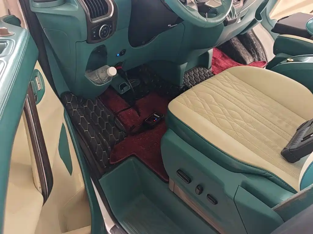 Ford Tourneo — фото 15