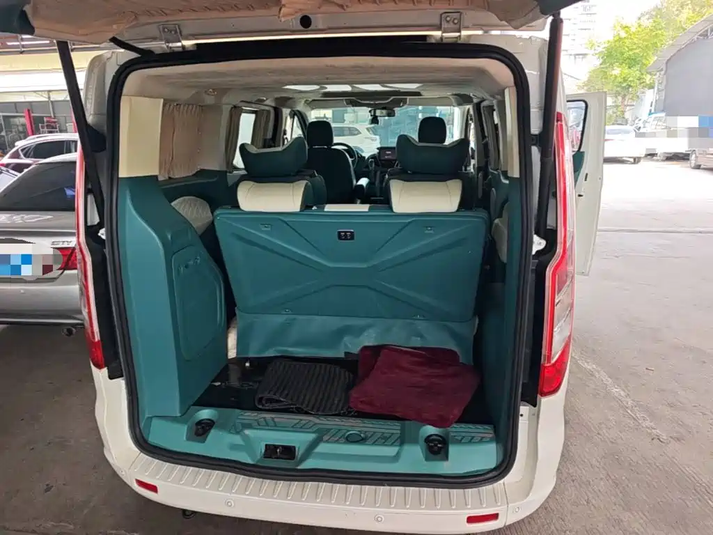 Ford Tourneo — фото 18