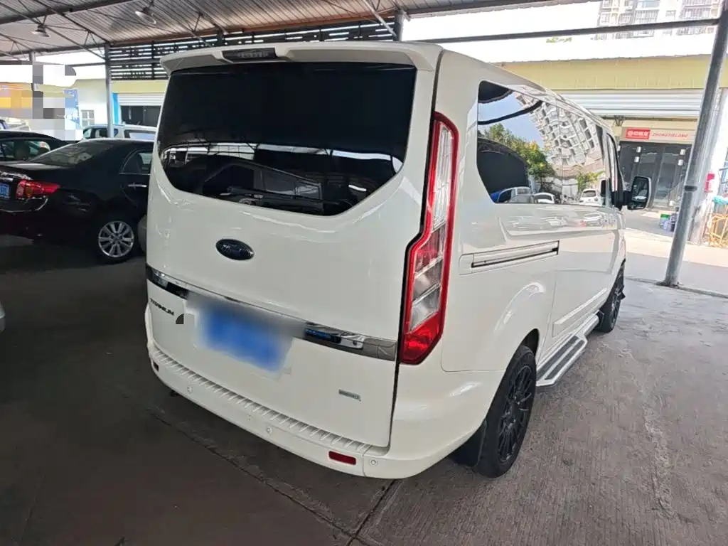 Ford Tourneo — фото 6