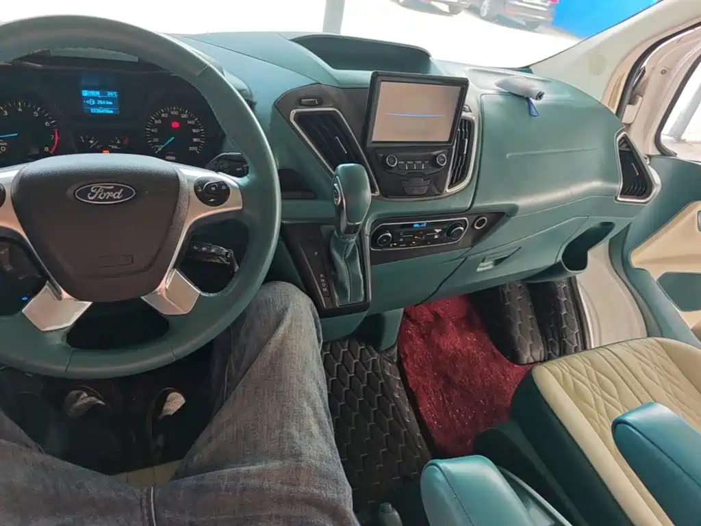 Ford Tourneo — фото 9