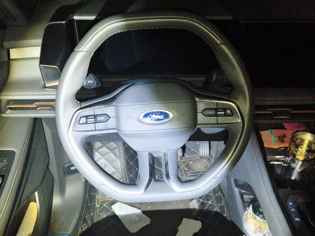 Ford Edge — фото 11
