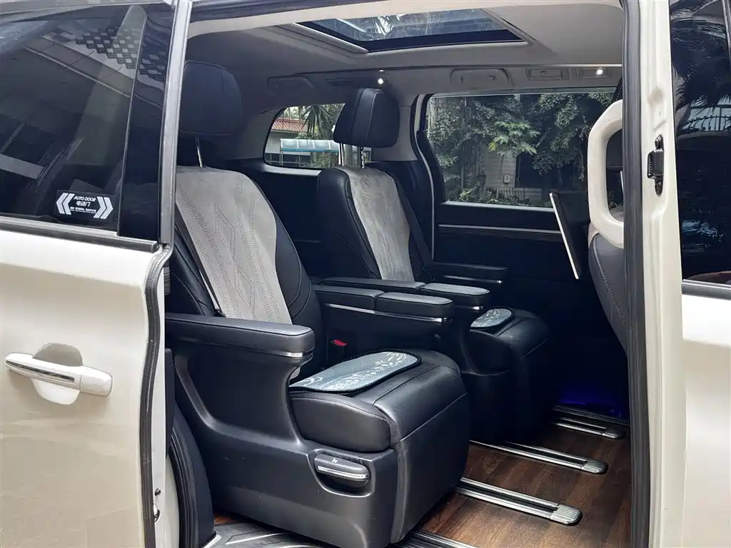 GAC Motor Trumpchi M8 — фото 18
