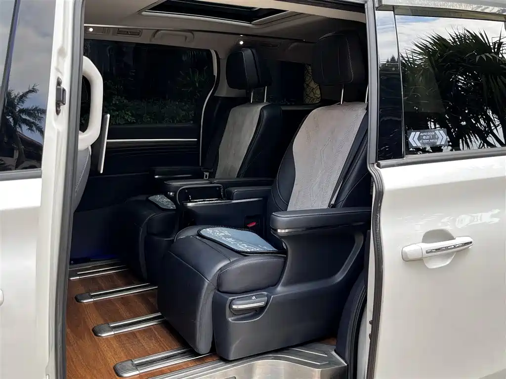 GAC Motor Trumpchi M8 — фото 10