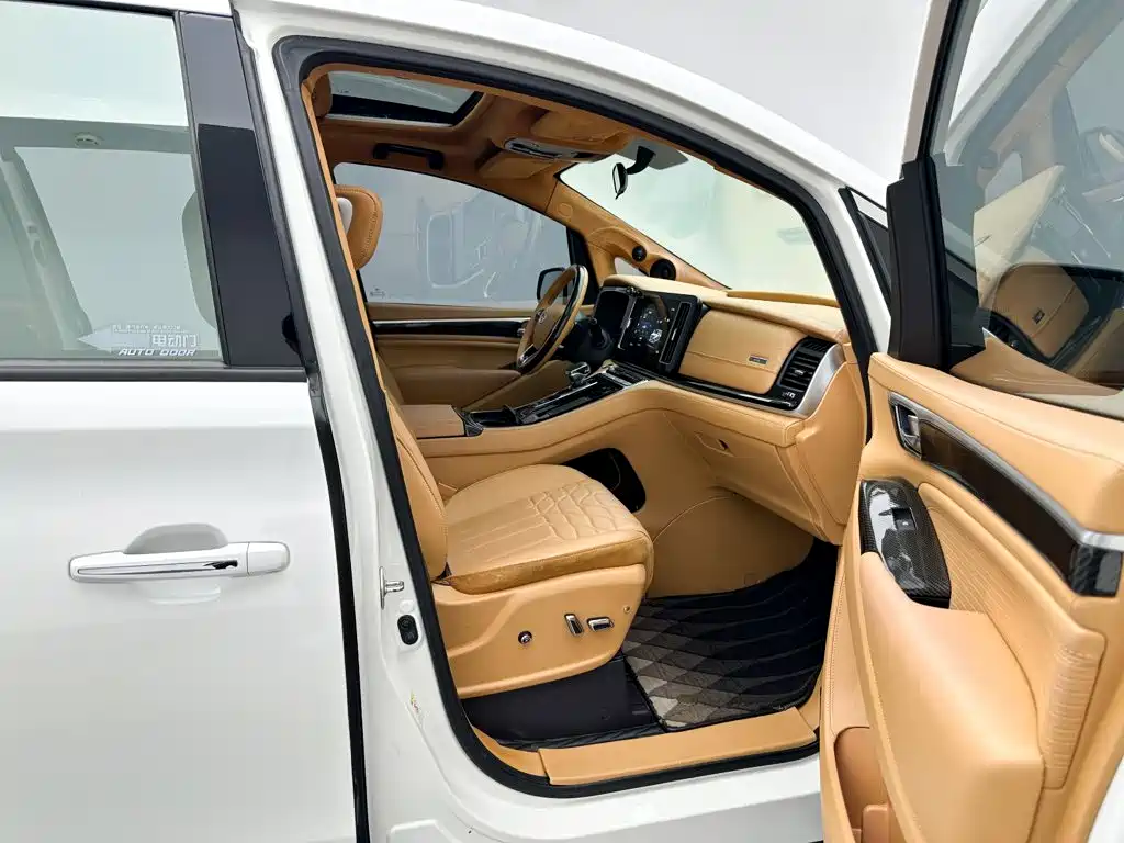 GAC Motor Trumpchi M8 — фото 17