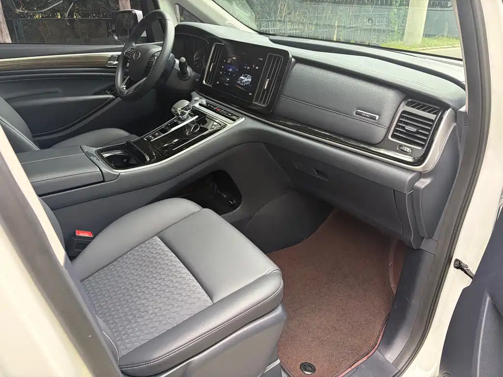 GAC Motor Trumpchi M8 — фото 11
