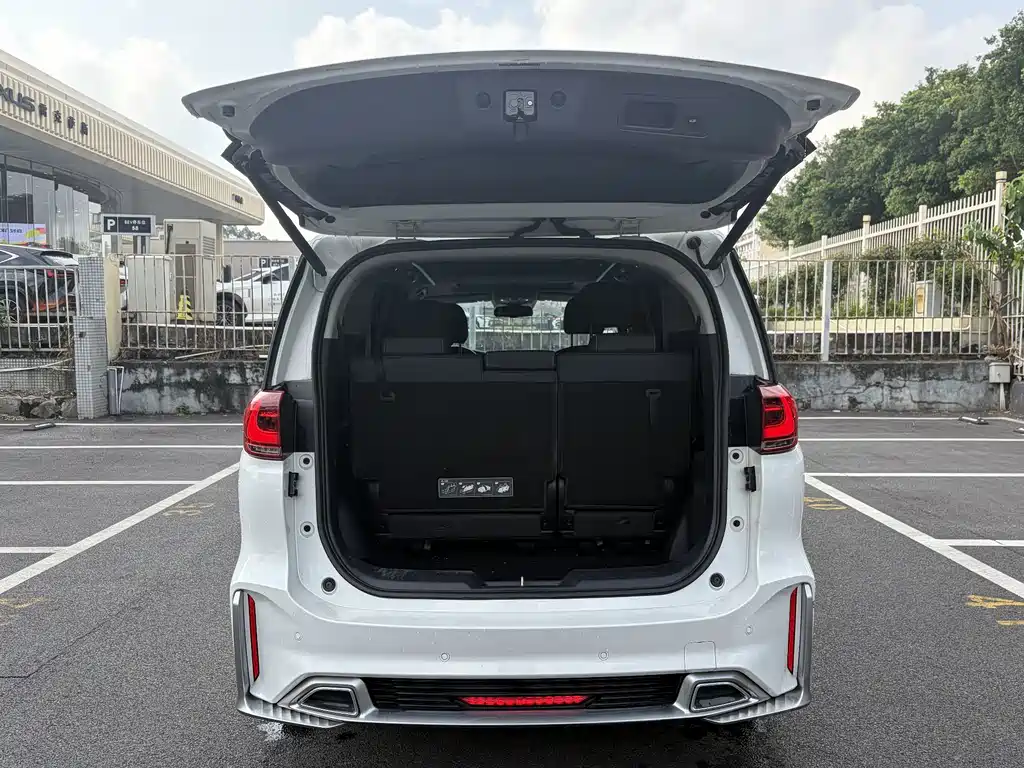 GAC Motor Trumpchi M8 — фото 18