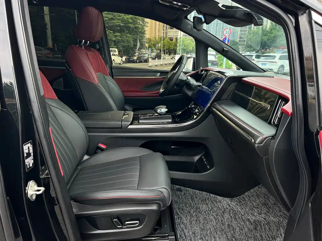 GAC Motor Trumpchi M8 — фото 19