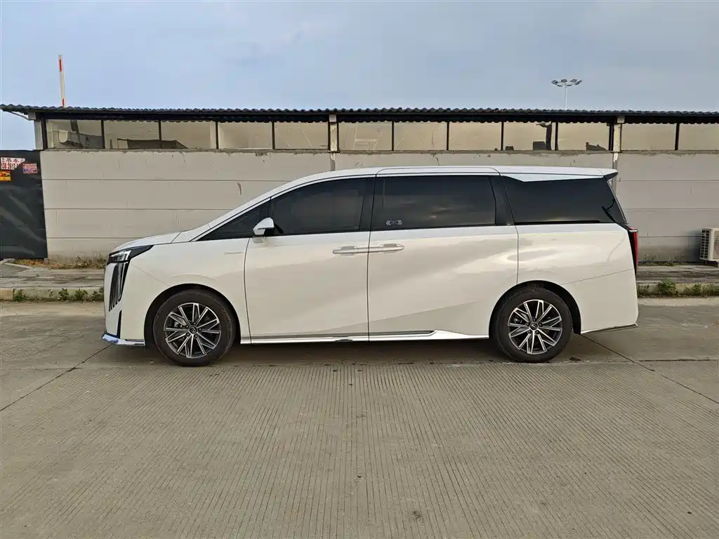 GAC Motor Trumpchi M8 — фото 3