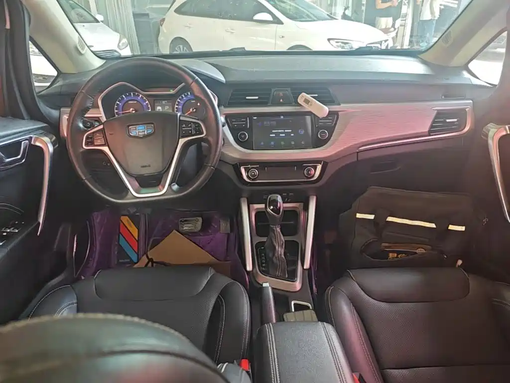Geely Vision X3 — фото 9