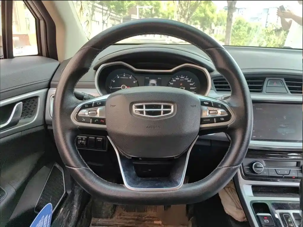 Geely Emgrand GS — фото 13