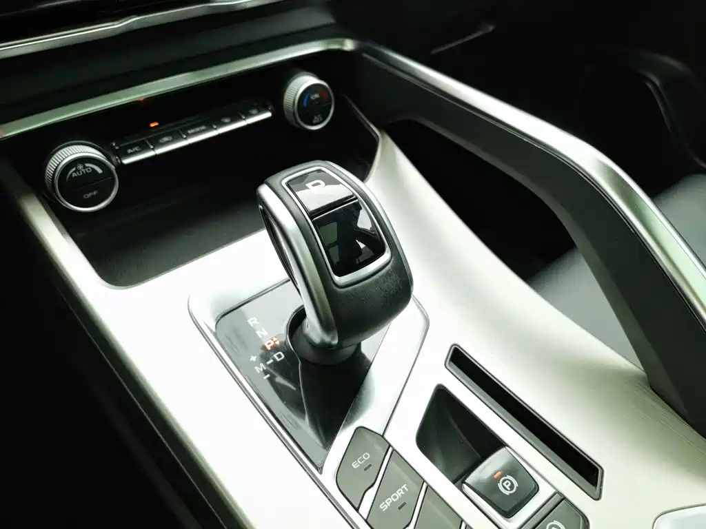 Geely Binyue — фото 13
