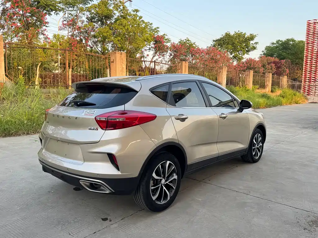 Geely Emgrand GS — фото 10