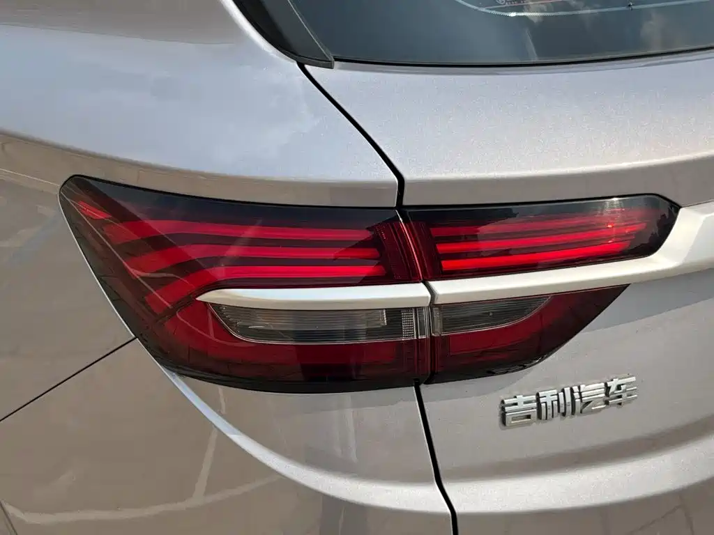 Geely Binyue — фото 11
