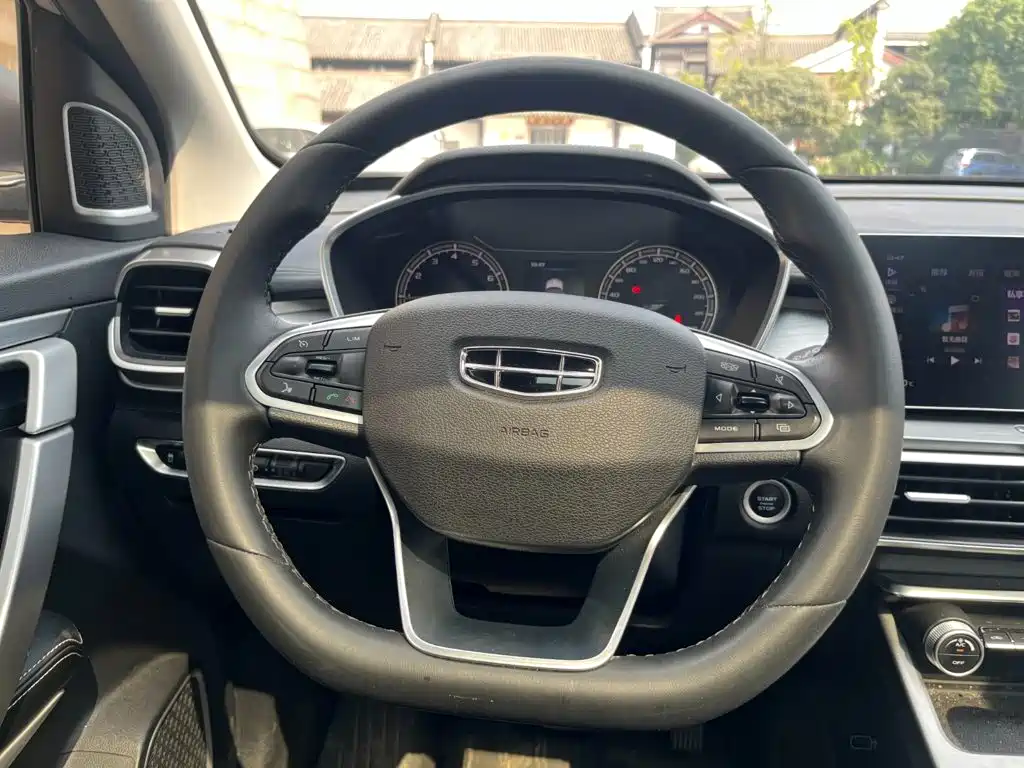 Geely Binyue — фото 18