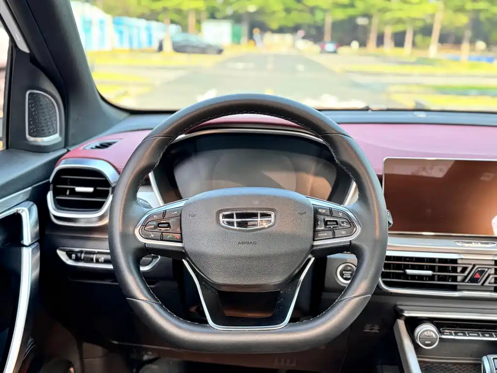 Geely Binyue — фото 10