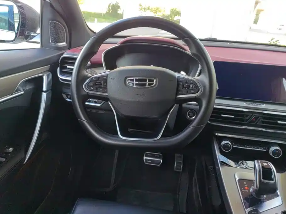 Geely Binyue — фото 15
