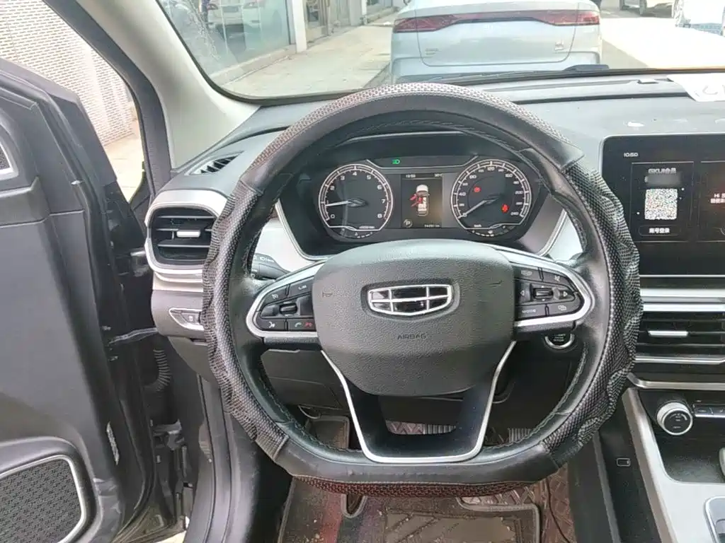Geely Binyue — фото 10